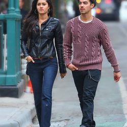Joe Jonas y Jessica Pott paseando por las calles de Nueva York