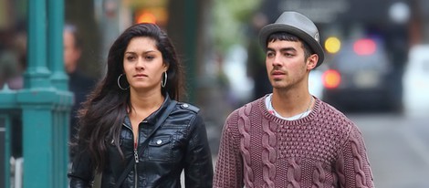 Joe Jonas y Jessica Pott paseando por las calles de Nueva York