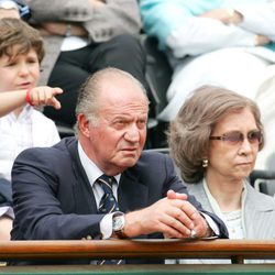 Froilán junto a los Reyes en un partido de Rolland Garros en 2005
