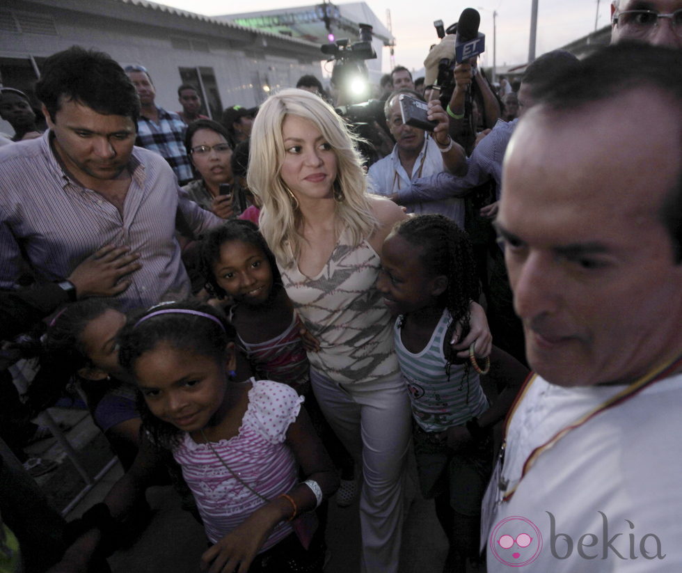 Shakira inaugura un centro infantil en Colombia