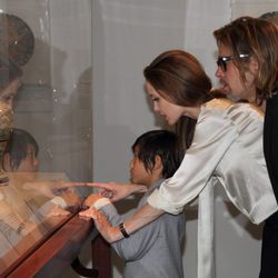 Angelina Jolie en County Museum of Art de Los Ángeles