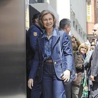 La Reina Sofía llegando al Hospital San José de Madrid para visitar al Rey