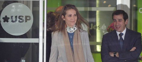 La Infanta Elena a su salida del Hospital San José de Madrid