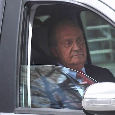 El Rey Juan Carlos operado de la cadera tras cazar elefantes