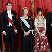 Cristina Kirchner con los Reyes de España y los Príncipes de Asturias