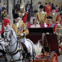 El Príncipe Guillermo y Catalina de Cambridge en coche de caballos el día de su boda