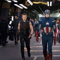 Jeremy Renner, Chris Evans y Scarlett Johansson en 'Los Vengadores'