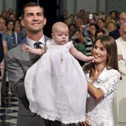 Los Príncipes de Asturias presentan a la Infanta Sofía a la Virgen de Atocha