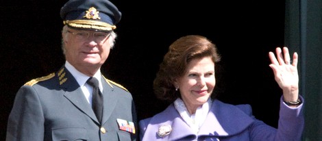 El Rey Carlos Gustavo de Suecia el día de su 66 cumpleaños con la Reina Silvia