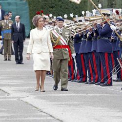 La Reina Sofía en la jura de bandera de los Guardias Reales y personal civil