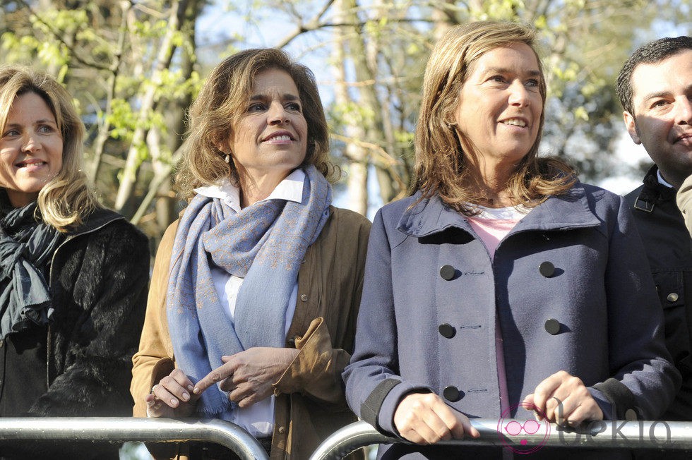 Ana Botella y Ana Mato en la Carrera de la Mujer 2012