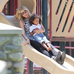Heidi Klum se divierte con sus hijos en el parque