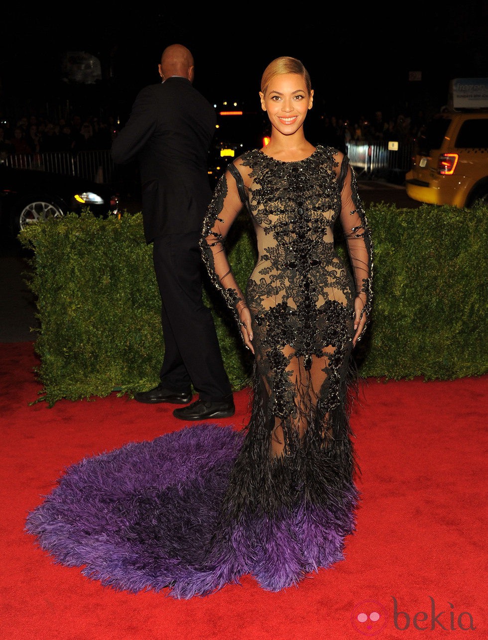 Beyoncé en la alfombra roja de la Gala del MET 2012