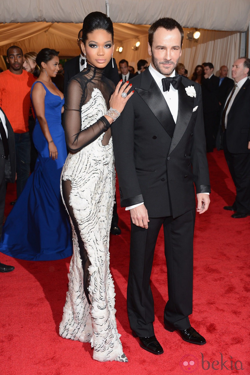 Chanel Iman y Tom Ford en la alfombra roja de la Gala del MET 2012