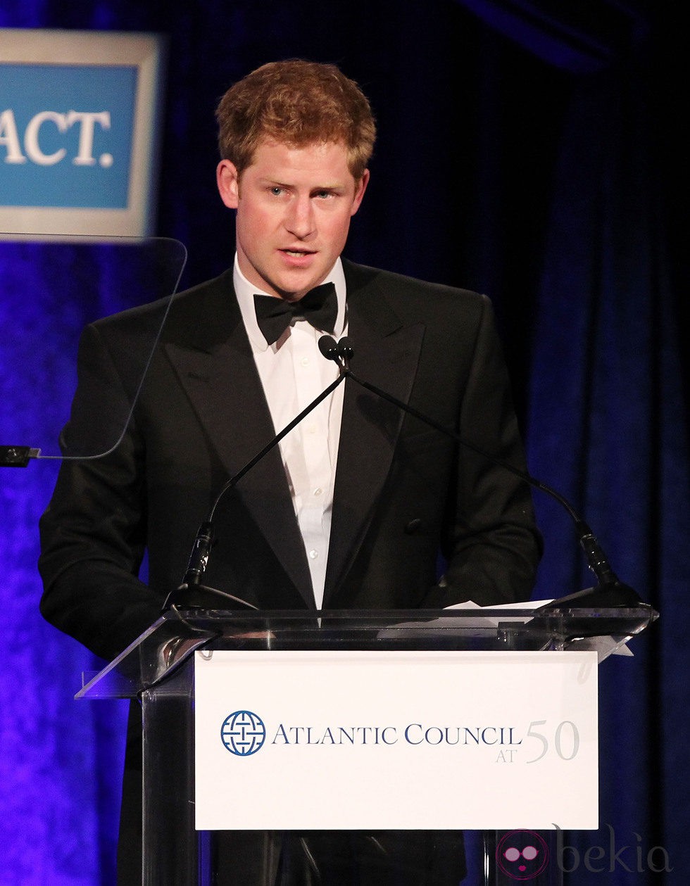 El Príncipe Enrique de Gales agradece el premio al Distinguido Liderazgo Humanitario