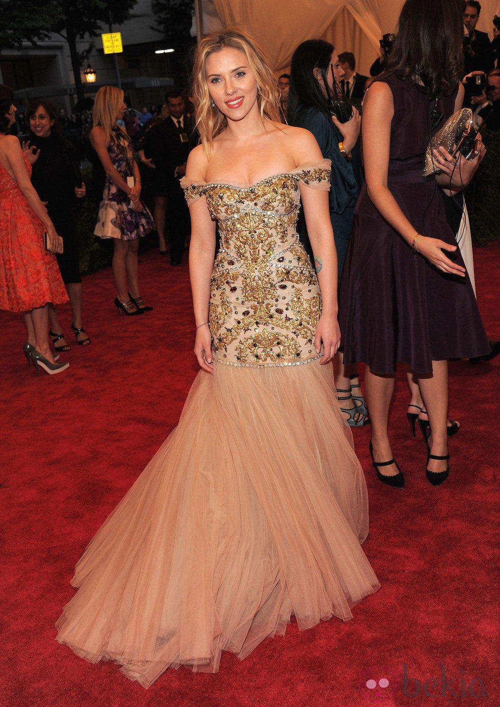 Scarlett Johansson en la alfombra roja de la Gala del MET 2012