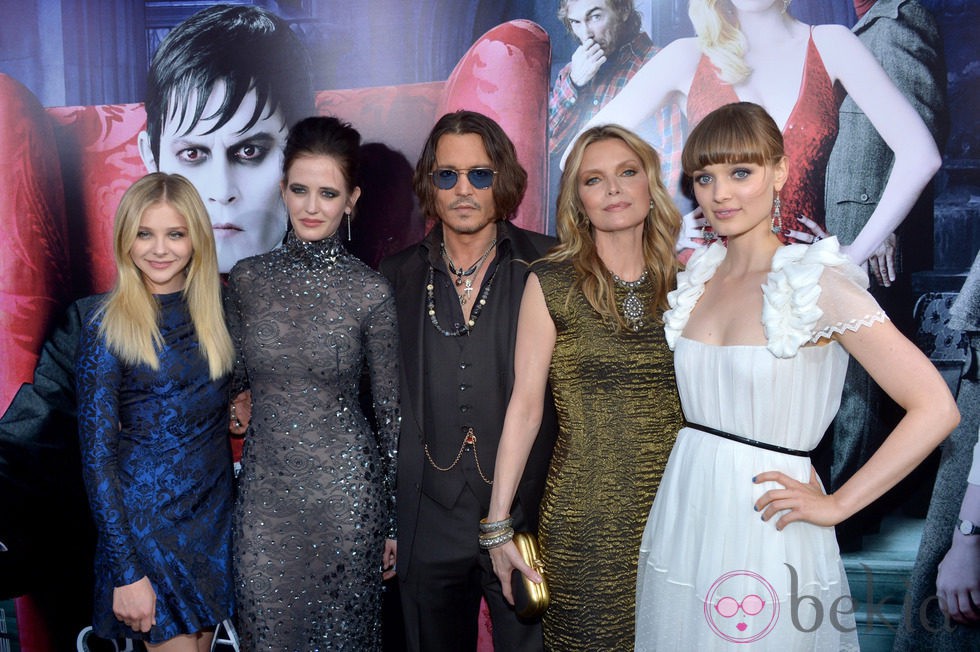 Chloë Moretz, Eva Green, Johnny Depp, Michelle Pfeiffer y Bella Heathcote en el estreno de 'Dark Shadows'