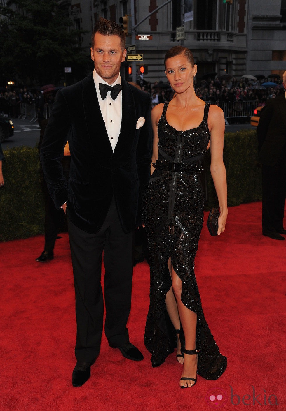 Gisele Bundchen y Tom Brady en la alfombra roja de la Gala del MET 2012
