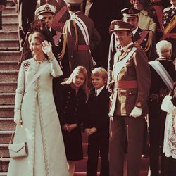 Los Reyes Juan Carlos y Sofía a la salida del Te Deum de exaltación del Rey