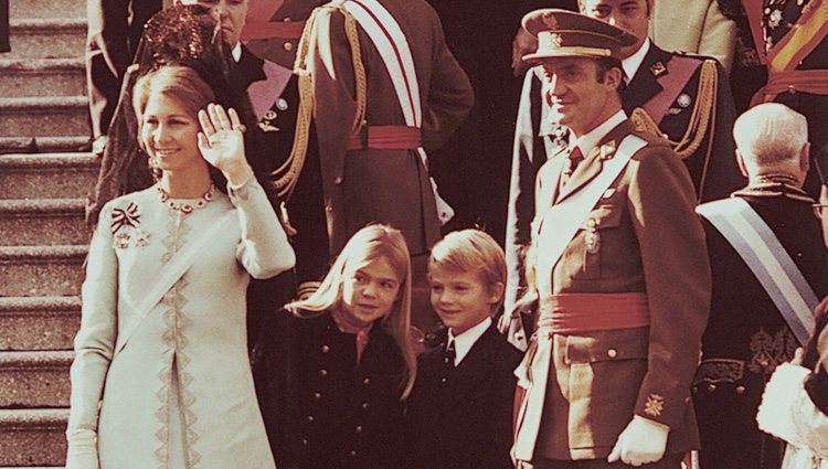 Los Reyes Juan Carlos y Sofía a la salida del Te Deum de exaltación del Rey