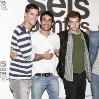 Luis Fernández, Jonás Berami, Álvaro Cervantes y Álex Maruny en el estreno de 'Seis puntos sobre Emma'