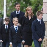 Pablo, Miguel, Irene, Juan e Iñaki Urdangarín junto a la infanta Cristina en el funeral de Juan Mari Urdangarin