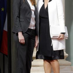 Valérie Trierweiler releva a Carla Bruni como Primera Dama de Francia