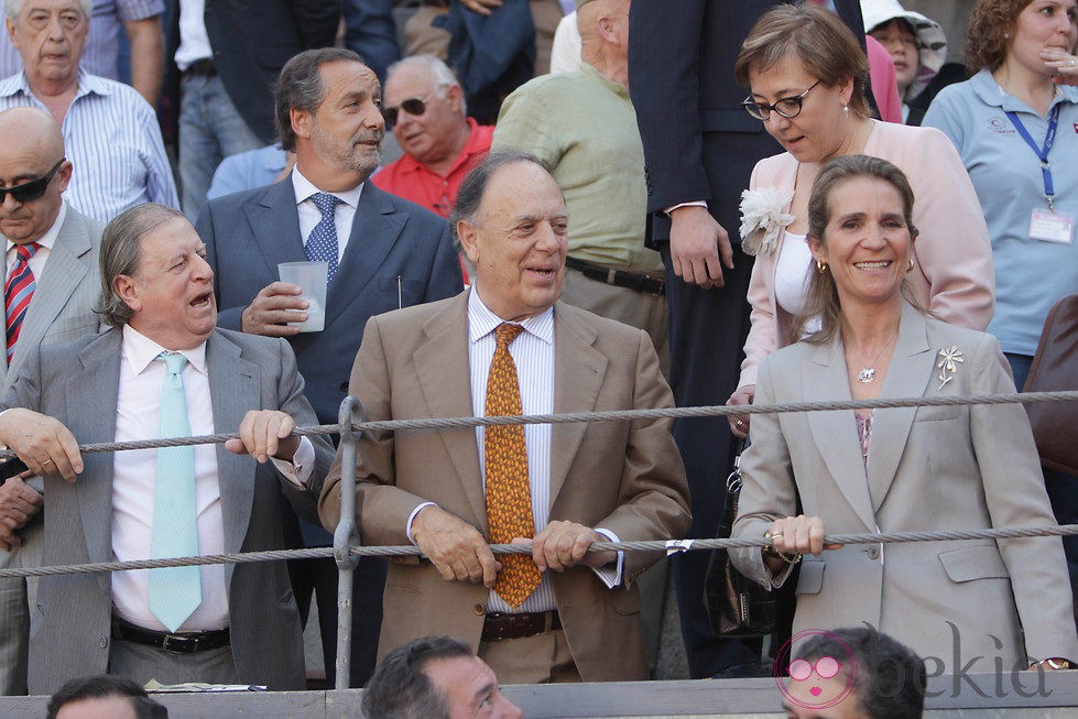 El Marqués de Cubas, el Marqués de Griñón y la Infanta Elena en la corrida de la Prensa