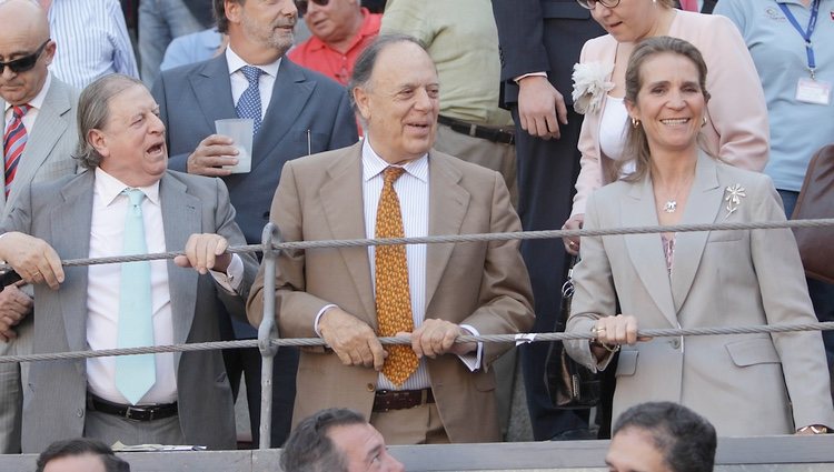 El Marqués de Cubas, el Marqués de Griñón y la Infanta Elena en la corrida de la Prensa