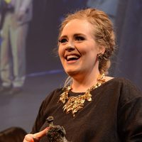 Adele en la entrega de los Premios Ivor Novello 2012
