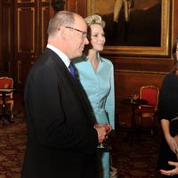 Las Princesas de York conversan con los Príncipes de Mónaco en Windsor