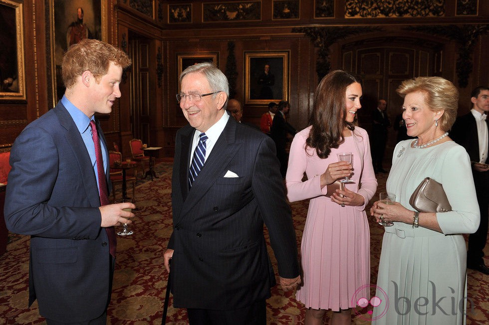 El Príncipe Harry y la Duquesa de Cambridge departen con los Reyes de Grecia en Windsor