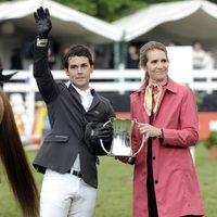 Sergio Álvarez recibe el Gran Premio Copa de S.M. el Rey de manos de la Infanta Elena