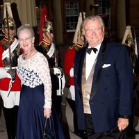 La Reina y el Príncipe de Dinamarca en una cena de gala en Buckingham Palace