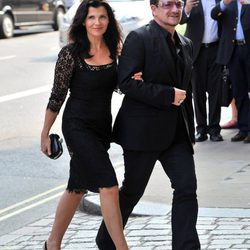 Bono y Ali Hewson en un homenaje a Isabel II en la Academia de las Artes