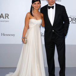 Hilaria Thomas y Alec Baldwin en la gala amfAR del Festival de Cannes 2012