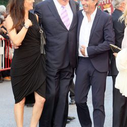 Imanol Arias con su novia Irene y Luis del Olmo en los Micrófonos de Oro 2012