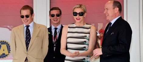 Los Príncipes de Mónaco y Andrea y Pierre Casiraghi en el Gran Premio de F1 de Mónaco