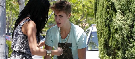 Selena Gomez consuela a un enfadado Justin Bieber