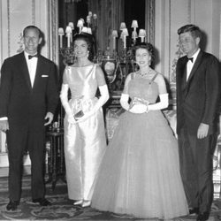 La Reina Isabel y el Príncipe Felipe junto a John y Jackie Kennedy en 1961