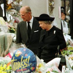 Isabel II y el Duque de Edimburgo en 1997