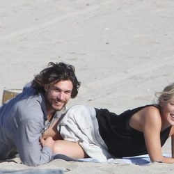 Sharon Stone y su novio en Venice Beach