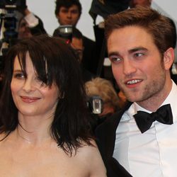 Robert Pattinson y Juliette Binoche en la premiere de 'Cosmópolis' en París