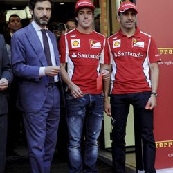 Fernando Alonso y Marc Gené en la inauguración de una tienda de Ferrari en Madrid