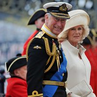 El Principe Carlos y Camilla en el desfile fluvial del Jubileo de la Reina