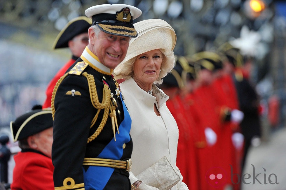 El Principe Carlos y Camilla en el desfile fluvial del Jubileo de la Reina