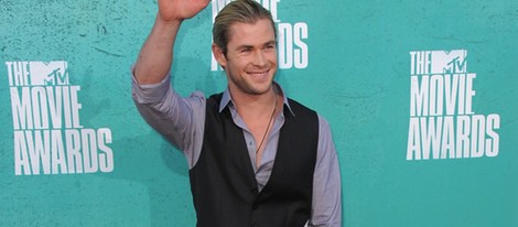 Chris Hemsworth en la alfombra roja de los MTV Movie Awards 2012