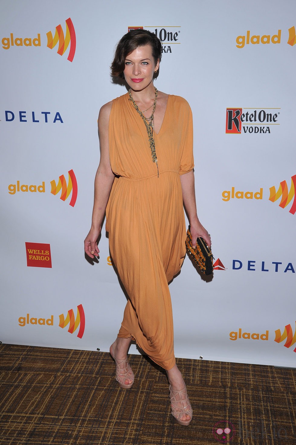 Milla Jovovich en los Premios GLAAD 2012