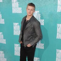 Alexander Ludwig en la alfombra roja de los MTV Movie Awards 2012
