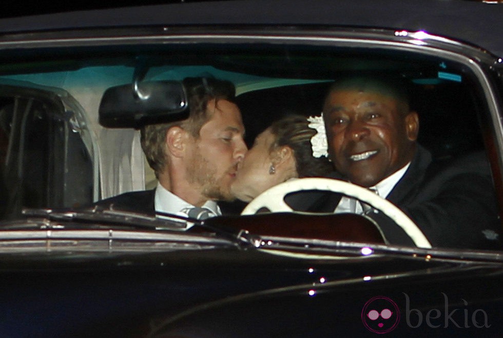 Drew Barrymore y Will Kopelman, primer beso como matrimonio